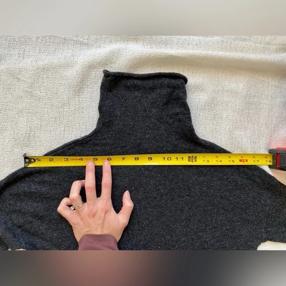 RW&Co Wool Blend Grey  Speckled Turtleneck Sweater Size Small - Picture 11 of 14